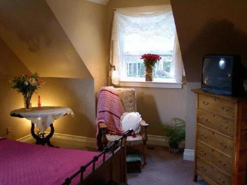 Antique Slumber Old Town Bed & Breakfast Ниагара-он-те-Лейк Экстерьер фото