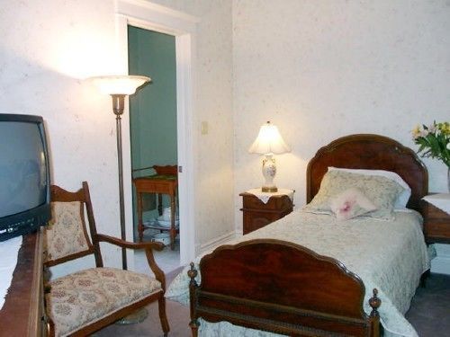 Antique Slumber Old Town Bed & Breakfast Ниагара-он-те-Лейк Экстерьер фото