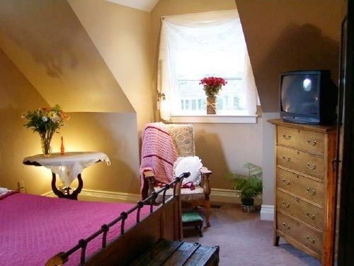 Antique Slumber Old Town Bed & Breakfast Ниагара-он-те-Лейк Экстерьер фото