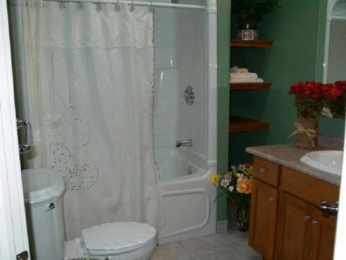 Antique Slumber Old Town Bed & Breakfast Ниагара-он-те-Лейк Экстерьер фото